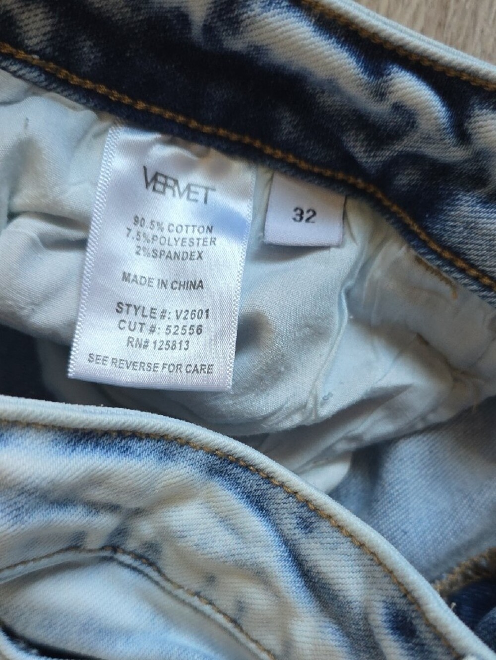 Light Wash Tie-Dye Hem Ankle Jeans - Women's-Size 32 - Picture 3 of 6